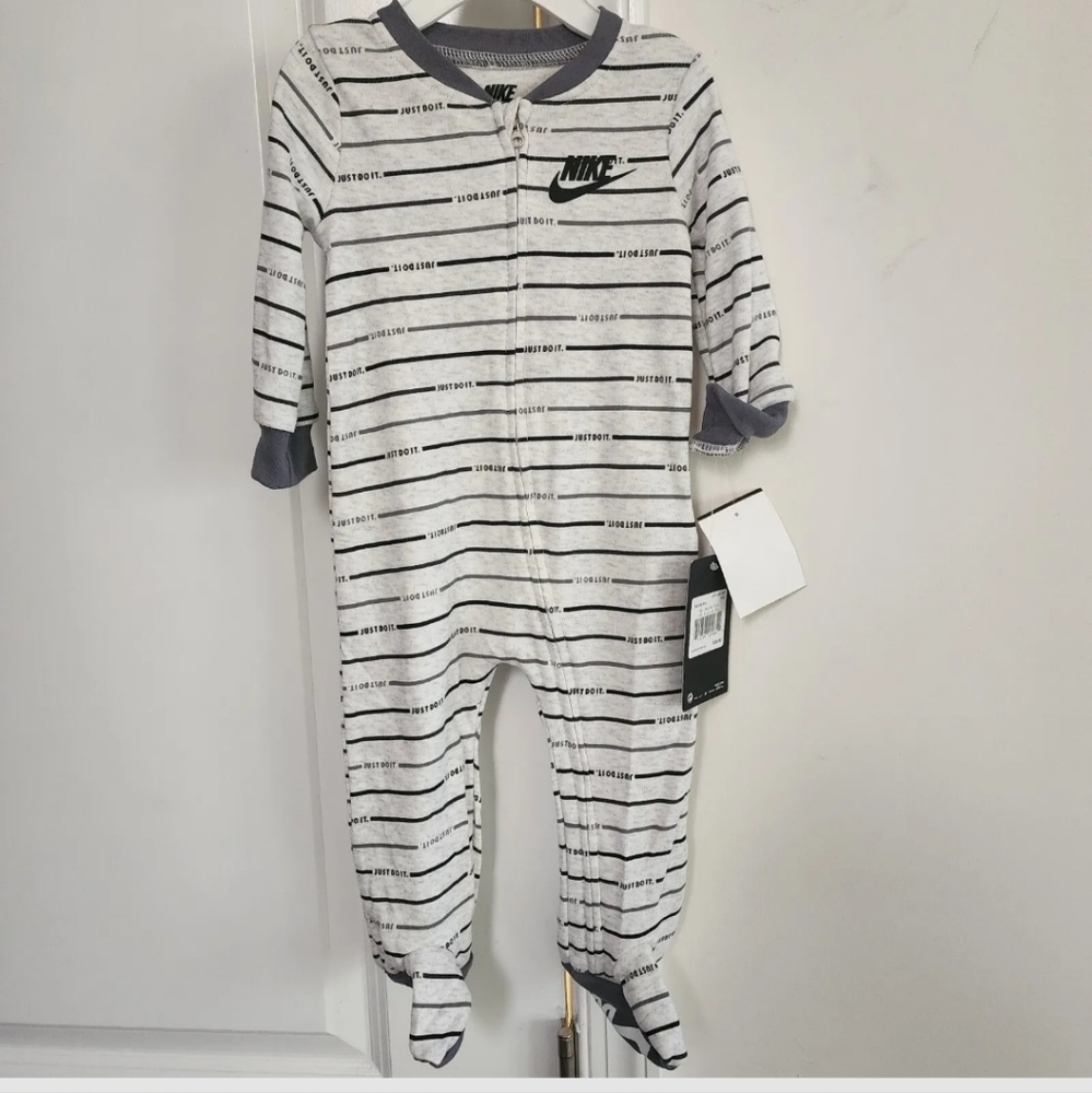 New Nike Footed onesie 9mo